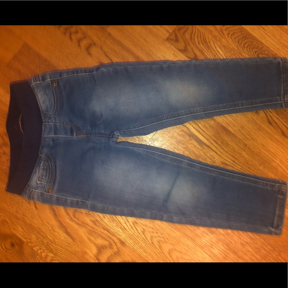 Size 3 T blue jeans.